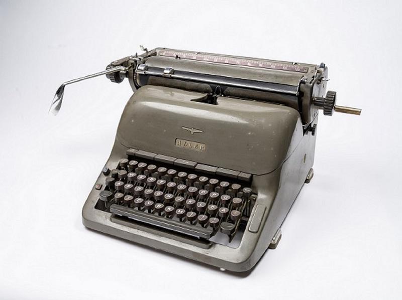 Adler Schreibmaschine Henry Ormond © HMF, Horst Ziegenfusz