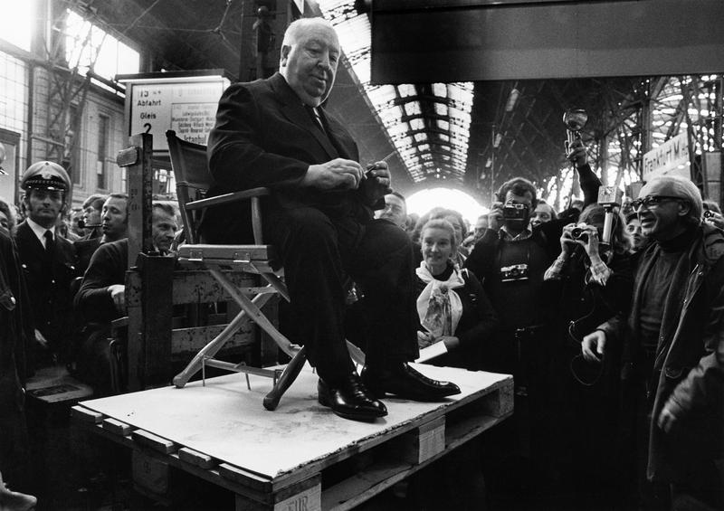 Alfred Hitchcock im Hauptbahnhof, 1972 © Barbara Klemm, HMF